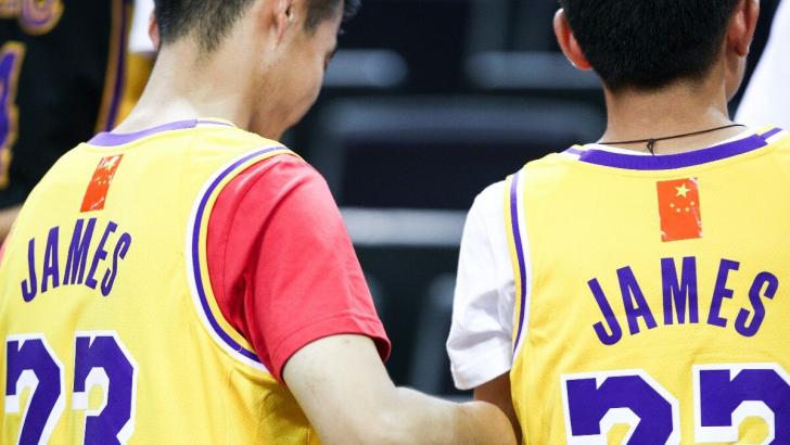 La decepción en la afición de los Lakers va en aumento